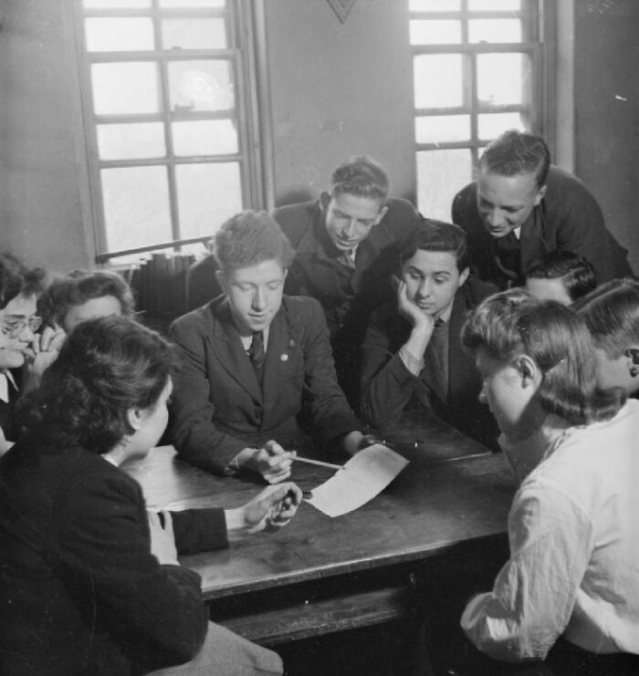 45 Captivating Images Of Schools Worldwide During World War II