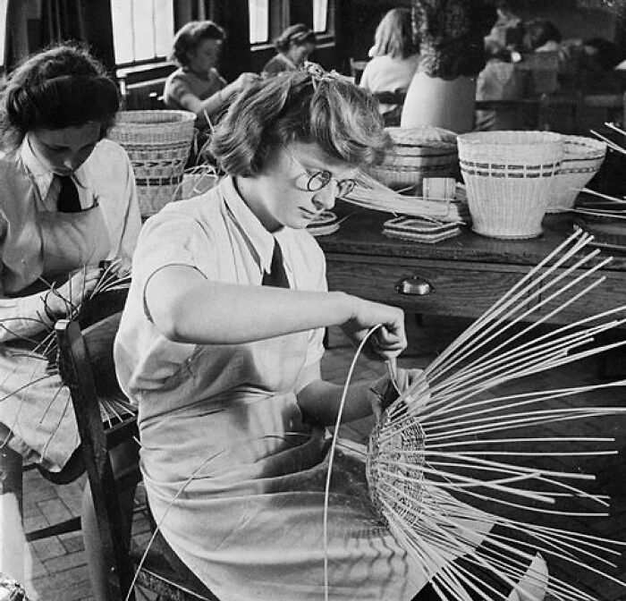 45 Captivating Images Of Schools Worldwide During World War II