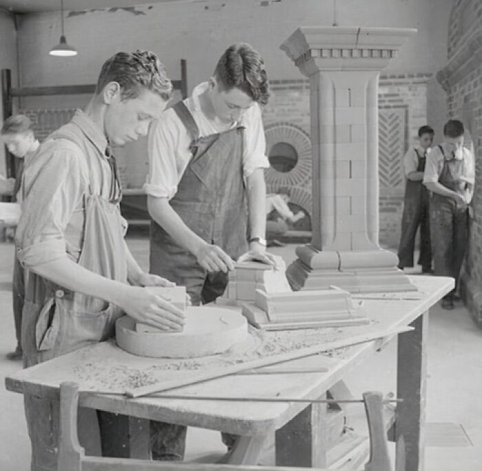 45 Captivating Images Of Schools Worldwide During World War II