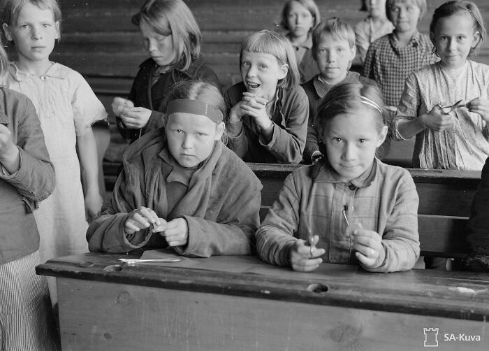 45 Captivating Images Of Schools Worldwide During World War II