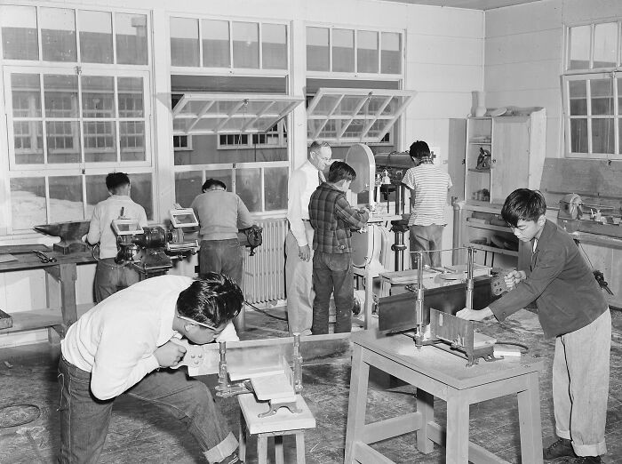 45 Captivating Images Of Schools Worldwide During World War II