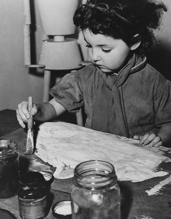 45 Captivating Images Of Schools Worldwide During World War II