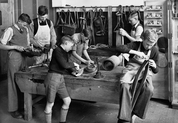 45 Captivating Images Of Schools Worldwide During World War II