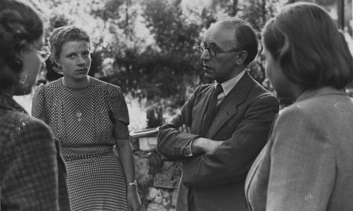 45 Captivating Images Of Schools Worldwide During World War II