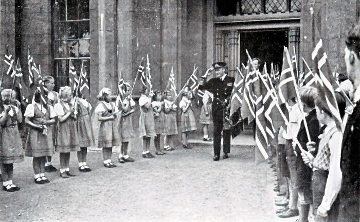 45 Captivating Images Of Schools Worldwide During World War II
