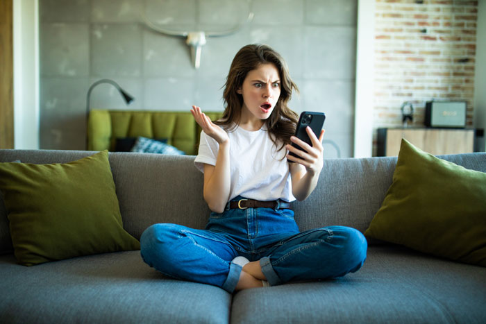 Woman Insults Wealthy Friend And Her Entire Family, Gets Kicked Out Of The Free Overseas Trip