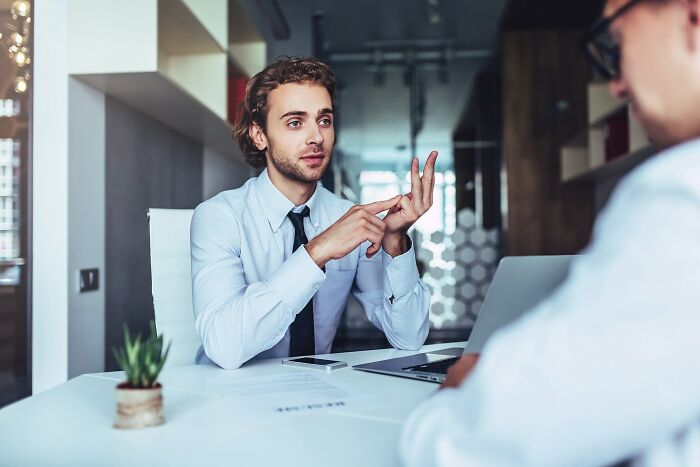 67 Job Interview Red Flags That Scream Toxic Workplace