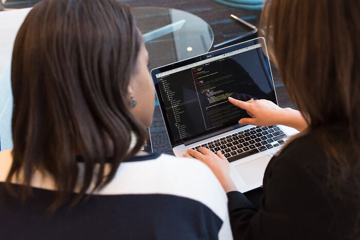 67 Job Interview Red Flags That Scream Toxic Workplace