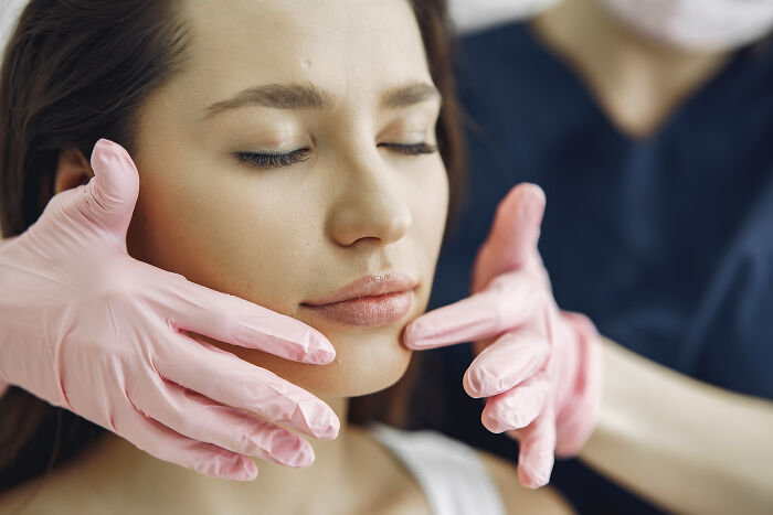30 Signs Clear As Day That People Are Just Overcompensating