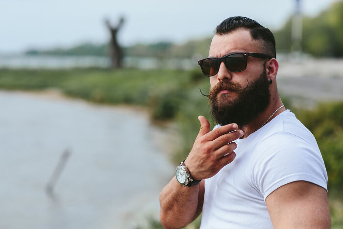 30 Signs Clear As Day That People Are Just Overcompensating