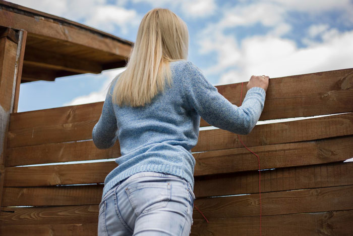 Woman Has A Problem With Neighbor’s Teen Wearing A Bikini In Private Yard, Gets Shut Up Pretty Fast