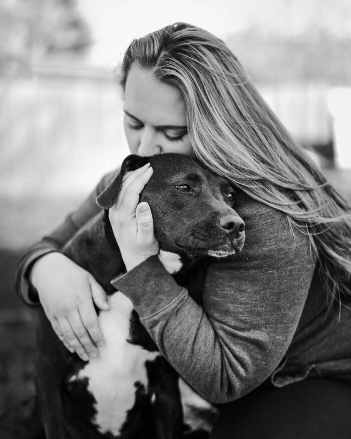 23 Touching Photos That Capture The Final Moments Between Pets And Their Humans