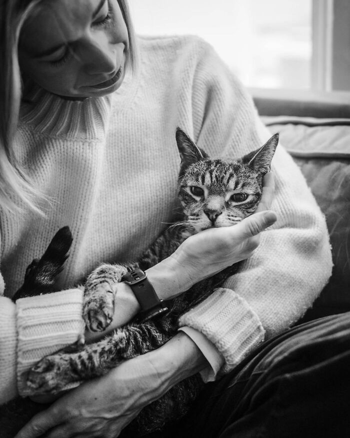 23 Touching Photos That Capture The Final Moments Between Pets And Their Humans