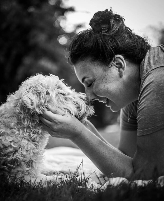 23 Touching Photos That Capture The Final Moments Between Pets And Their Humans