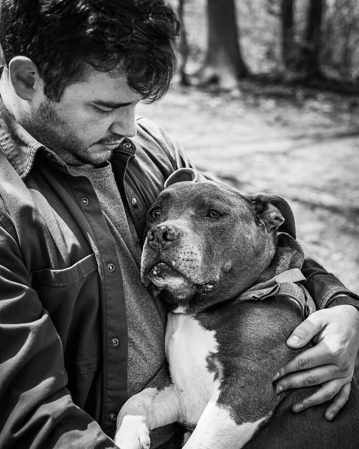 23 Touching Photos That Capture The Final Moments Between Pets And Their Humans