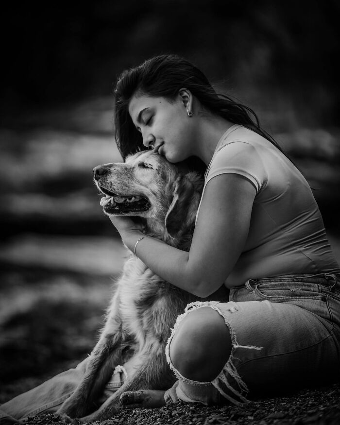 23 Touching Photos That Capture The Final Moments Between Pets And Their Humans