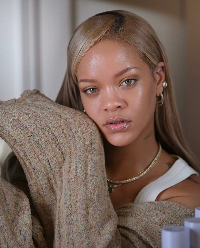 &#8220;Somebody Said Bloated Cupcake&#8221;: Rihanna&#8217;s Maternity Dress Mocked As Fans Discover Absurd Price
