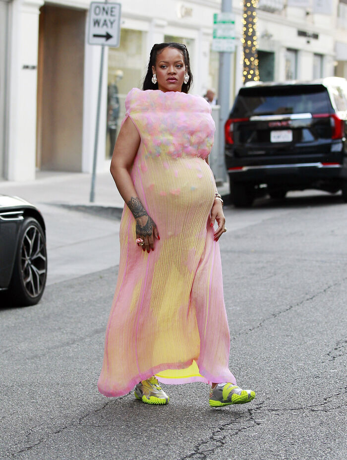 &#8220;Somebody Said Bloated Cupcake&#8221;: Rihanna&#8217;s Maternity Dress Mocked As Fans Discover Absurd Price