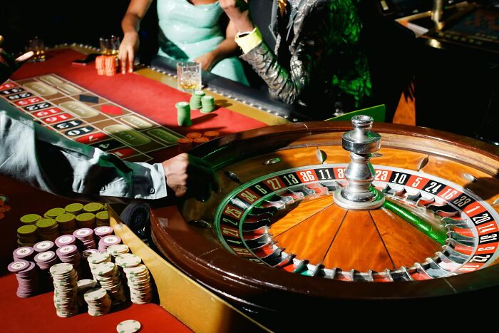 “Puts The Wealth Gap Into Perspective”: 92 Wild Stories To Make You Feel Poorer Than You Are