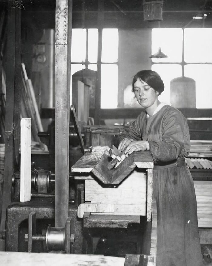 30 Pictures That Show How Women Changed Everything During WWI