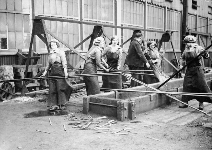 30 Pictures That Show How Women Changed Everything During WWI