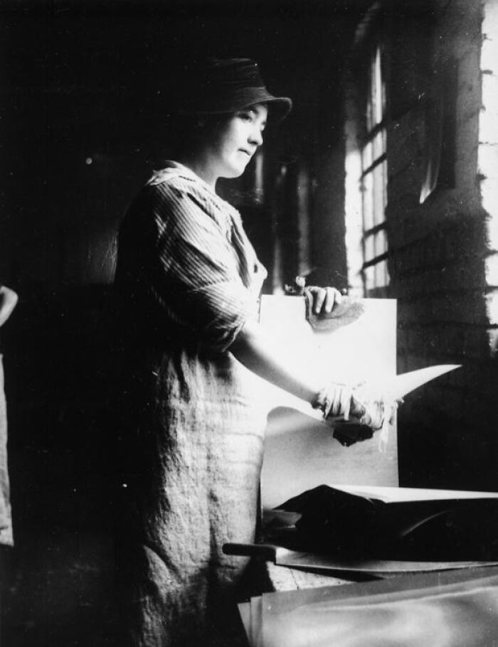 30 Pictures That Show How Women Changed Everything During WWI