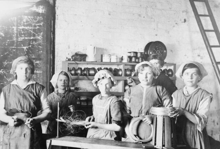 30 Pictures That Show How Women Changed Everything During WWI