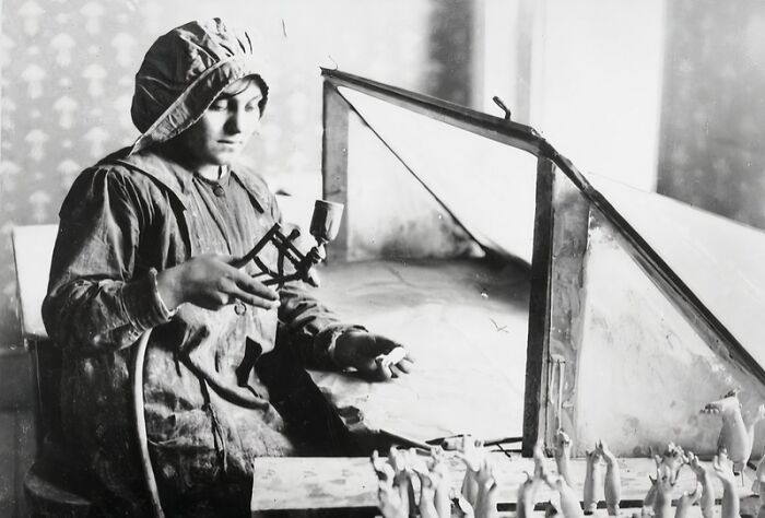 30 Pictures That Show How Women Changed Everything During WWI