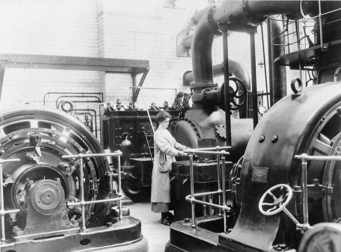 30 Pictures That Show How Women Changed Everything During WWI