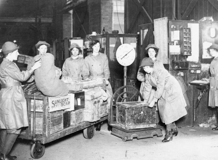30 Pictures That Show How Women Changed Everything During WWI