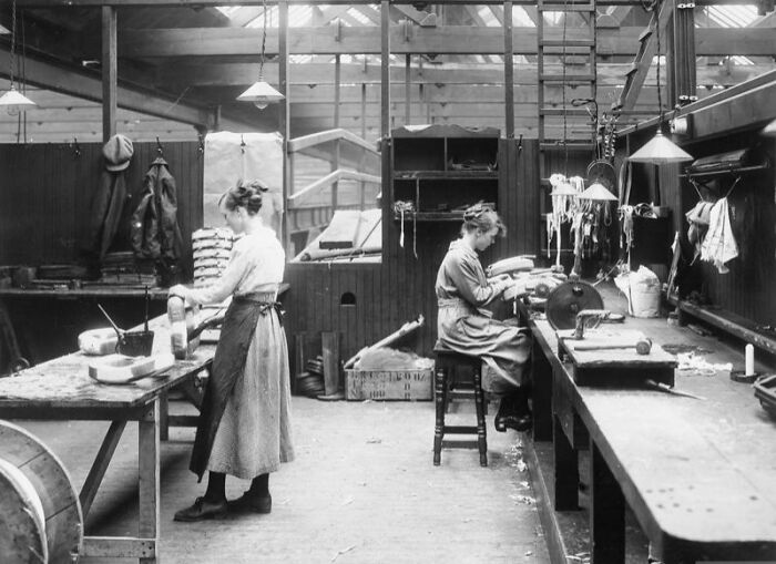 30 Pictures That Show How Women Changed Everything During WWI