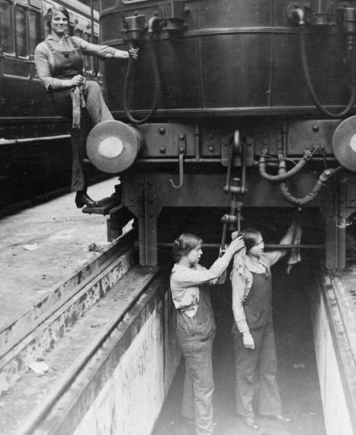 30 Pictures That Show How Women Changed Everything During WWI