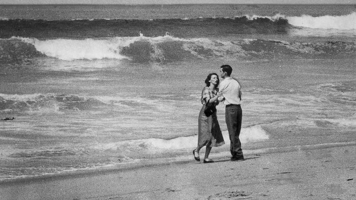 These 31 Somber Photos From History Each Tell A Gut-Wrenching Story