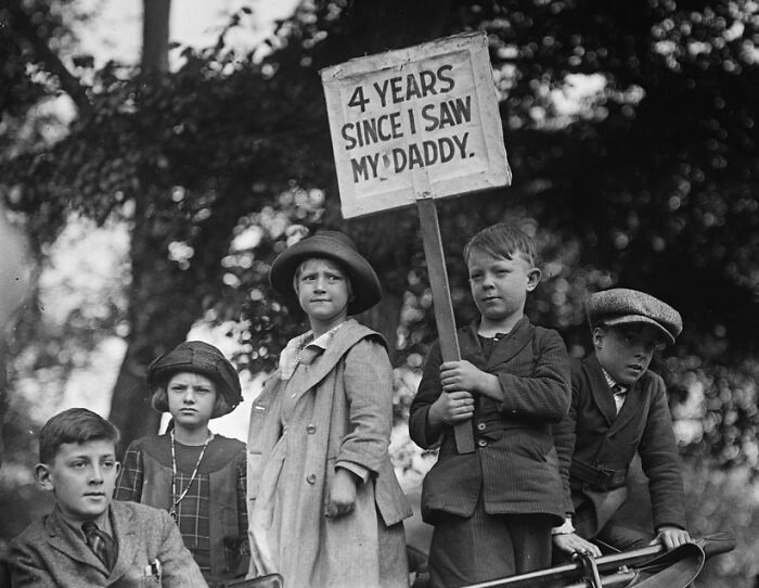 These 31 Somber Photos From History Each Tell A Gut-Wrenching Story