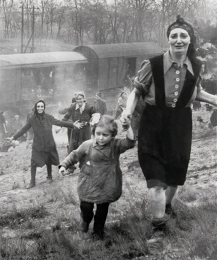 These 31 Somber Photos From History Each Tell A Gut-Wrenching Story