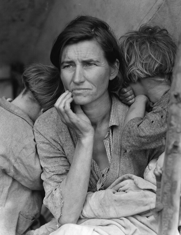These 31 Somber Photos From History Each Tell A Gut-Wrenching Story