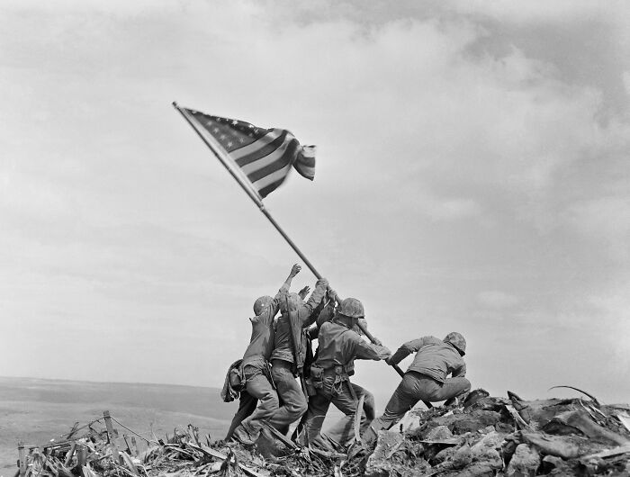 These 31 Somber Photos From History Each Tell A Gut-Wrenching Story