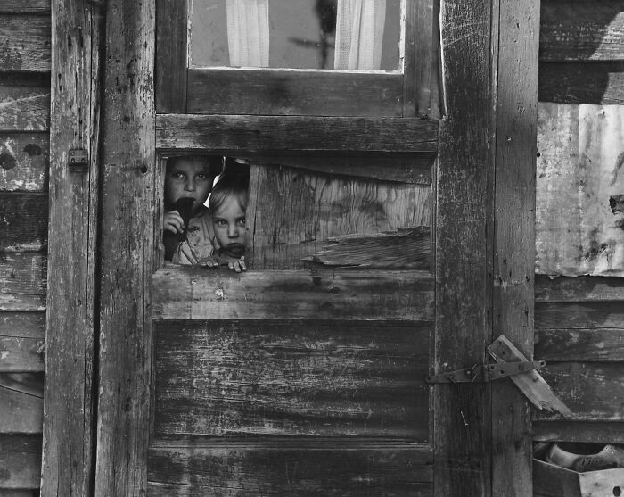 These 31 Somber Photos From History Each Tell A Gut-Wrenching Story
