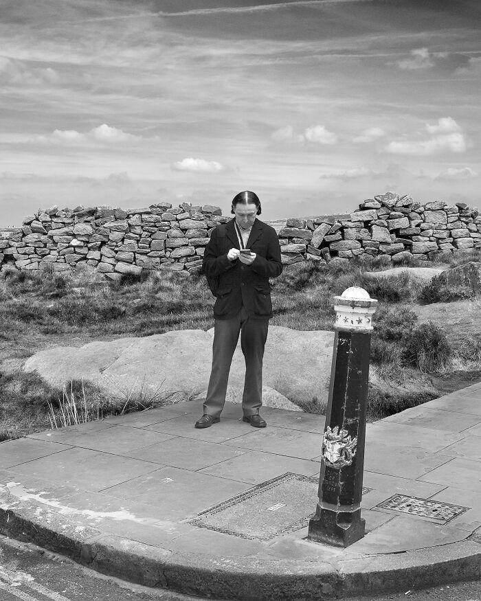 I Took 10 Photos Of City People Acting Normal In The Countryside, And It&#8217;s Unsettling