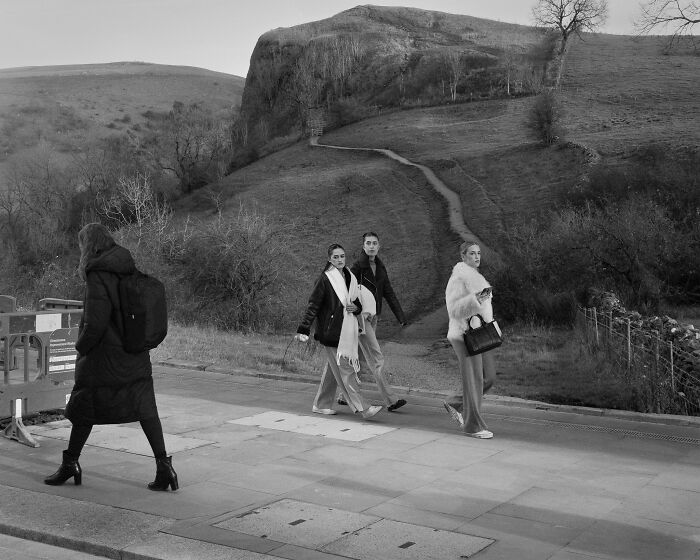 I Took 10 Photos Of City People Acting Normal In The Countryside, And It&#8217;s Unsettling