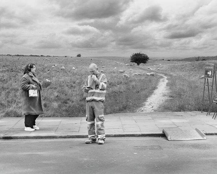 I Took 10 Photos Of City People Acting Normal In The Countryside, And It&#8217;s Unsettling