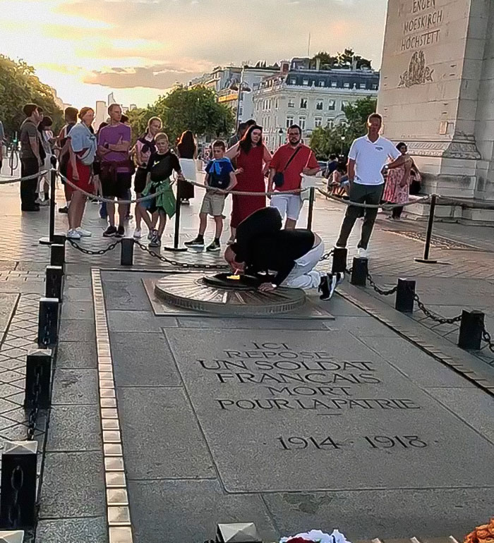 People Argue About Man Arrested And Facing Deportation Over &#8220;Disrespectful&#8221; Behavior At Tomb