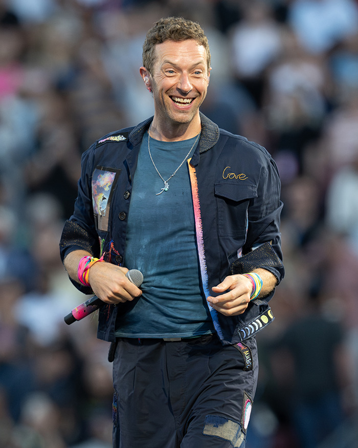 Fans Speculate On Shakira And Chris Martin Romance After Emotional Onstage Moment