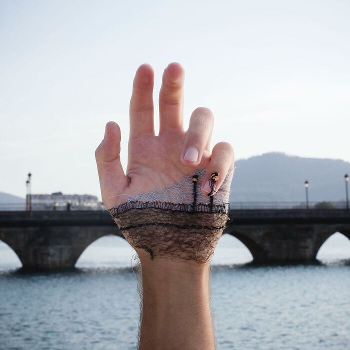 21 Emotional Photos Of A Man Who Stitches Landscapes Into His Skin