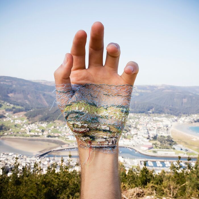 21 Emotional Photos Of A Man Who Stitches Landscapes Into His Skin