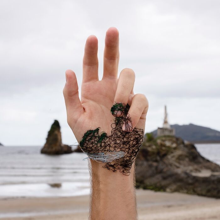 21 Emotional Photos Of A Man Who Stitches Landscapes Into His Skin