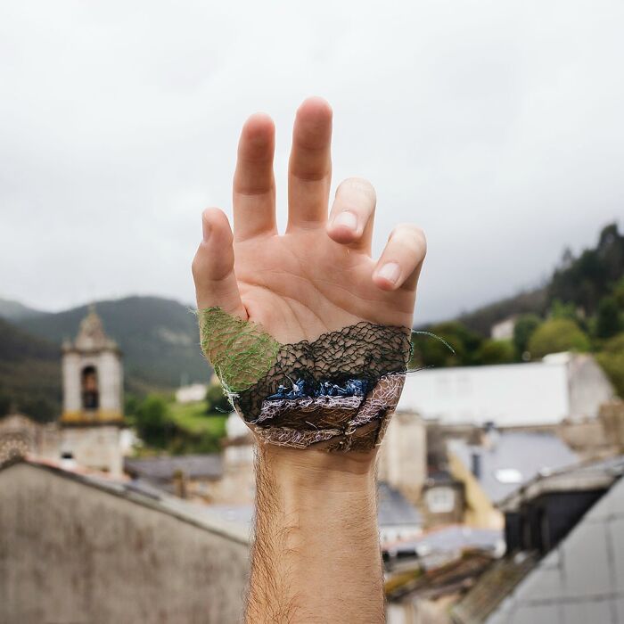 21 Emotional Photos Of A Man Who Stitches Landscapes Into His Skin