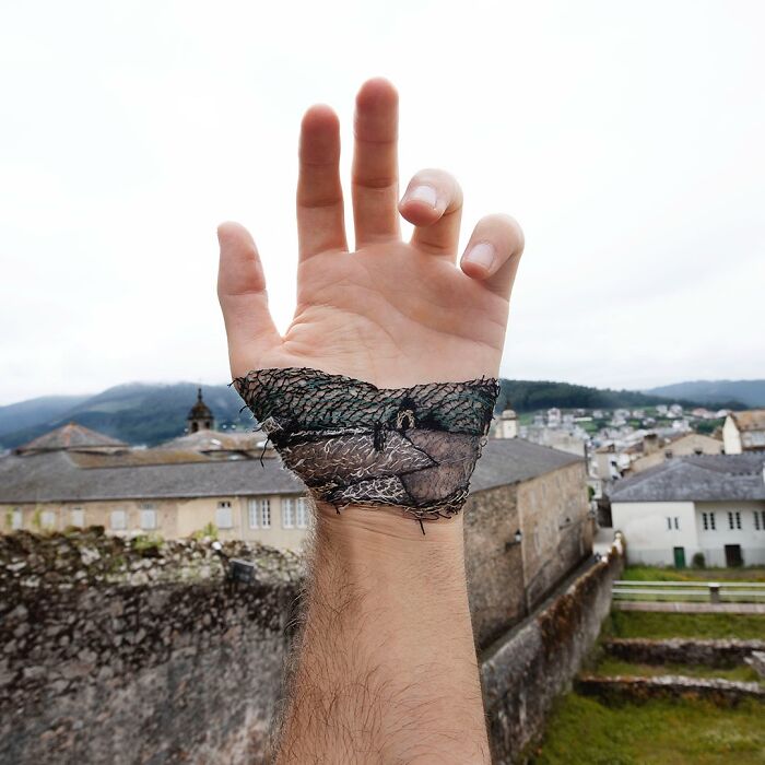 21 Emotional Photos Of A Man Who Stitches Landscapes Into His Skin