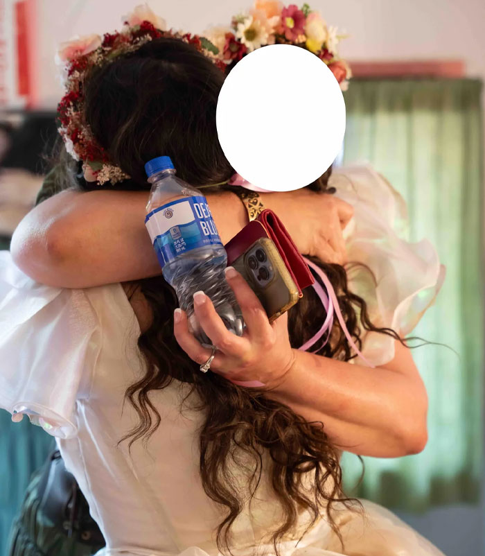 Wedding Photographer Charges $3K, Delivers Shots That Leave The Internet In Disbelief