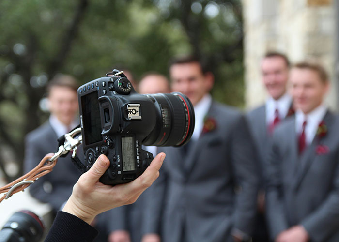 Wedding Photographer Charges $3K, Delivers Shots That Leave The Internet In Disbelief